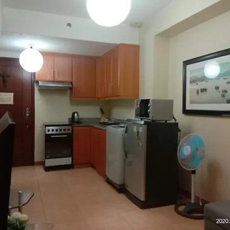 Cozy 1 Bedroom Loft Type Unit In Bgc