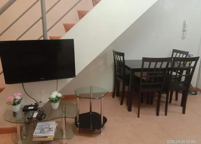 Cozy 1 Bedroom Loft Type Unit In Bgc Apartahotel *