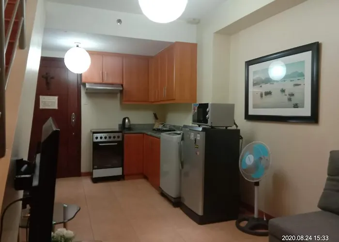 Cozy 1 Bedroom Loft Type Unit In Bgc *